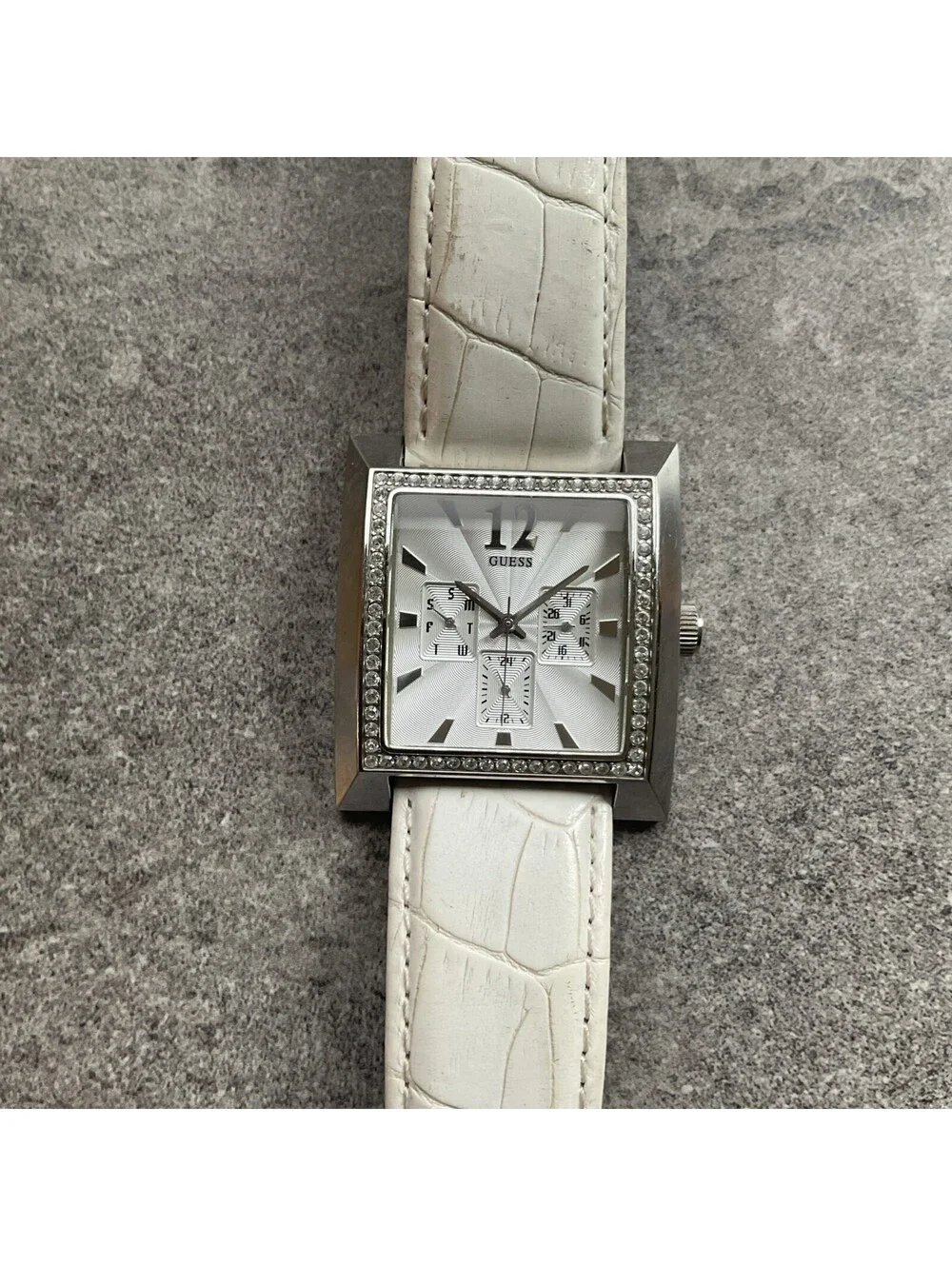 Guess Timeless Elle Beauty 2004 Watch 38mm Silver Tone Case White Leather Band Q